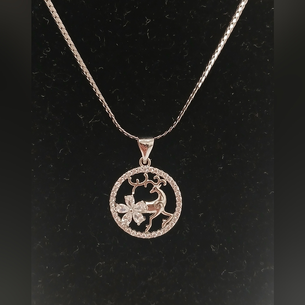 Nwot 18k White Goldplated Deer With Sparkly Cz Pendant & Necklace